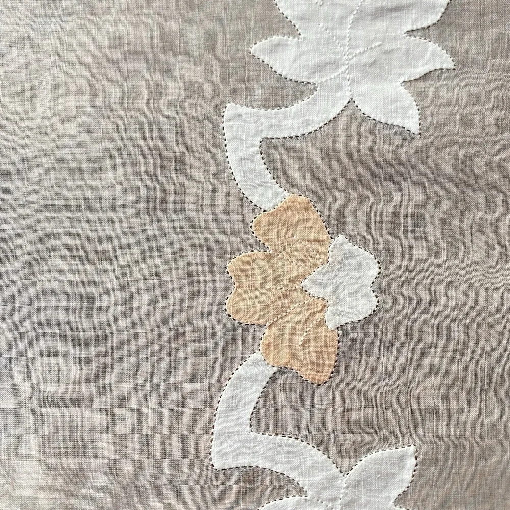 Vintage Handmade Hand Appliques Tablecloth 40x42